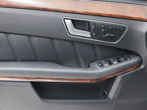Used 2013 Mercedes-Benz E 350 Sedan image 25