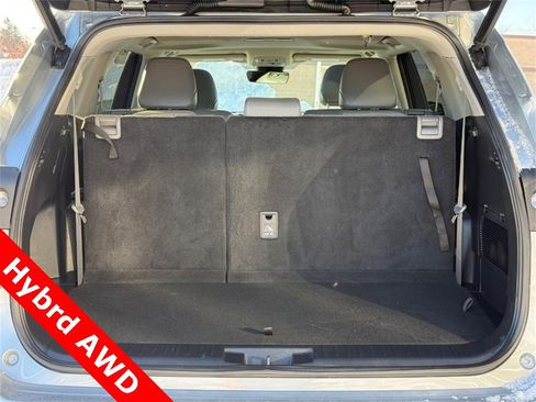 Used 2023 Toyota Highlander XLE image 9
