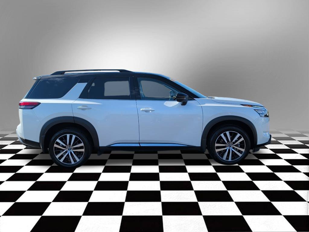 Used 2025 Nissan Pathfinder Platinum w/ Black Appearance Package AWD/4WD image 6