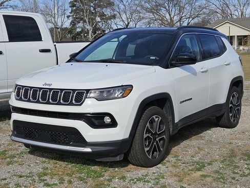 Used 2024 Jeep Compass Limited image 3