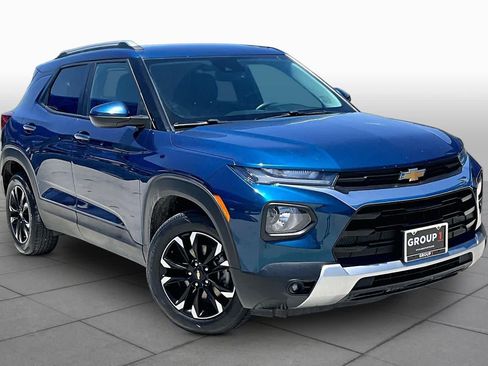 Used 2021 Chevrolet TrailBlazer LT w/ Convenience Package FWD image 3