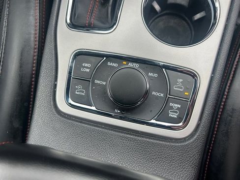 Used 2019 Jeep Grand Cherokee Trailhawk w/ Trailhawk Luxury Group image 16