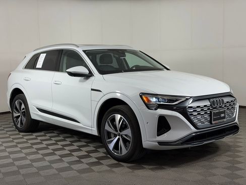 Used 2024 Audi Q8 e-tron Premium Plus AWD/4WD image 7