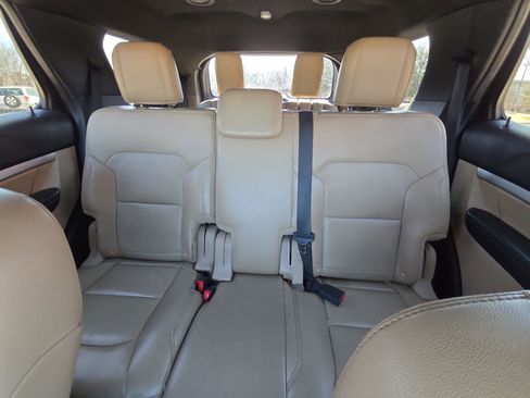 Used 2016 Ford Explorer XLT w/ Equipment Group 202A image 19