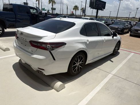 Used 2024 Toyota Camry SE FWD image 4