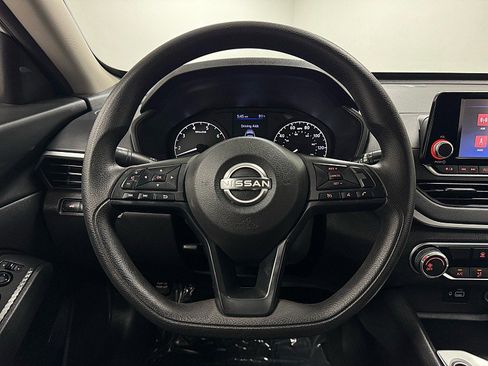 Used 2023 Nissan Altima 2.5 S FWD image 17