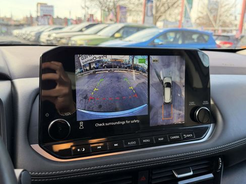 Used 2022 Nissan Rogue Platinum w/ Head-Up Display Package image 31