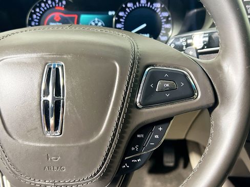Used 2020 Lincoln MKZ w/ Convenience Package FWD image 19