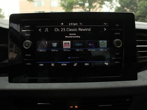 Used 2025 Volkswagen Jetta SE FWD image 31