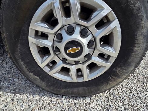 Used 2024 Chevrolet Silverado 2500 LT image 33