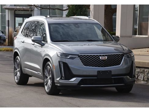 Used 2025 Cadillac XT6 Premium Luxury image 2