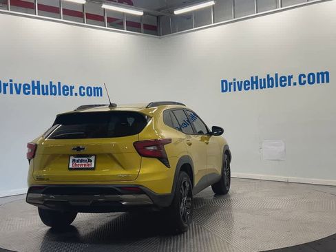 Used 2024 Chevrolet Trax ACTIV w/ Sunroof Package image 2