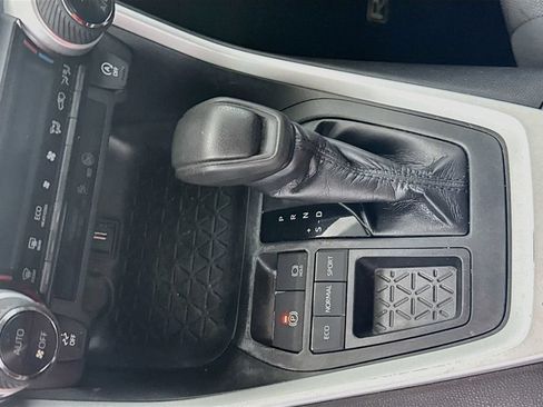 Used 2020 Toyota RAV4 XLE FWD image 15