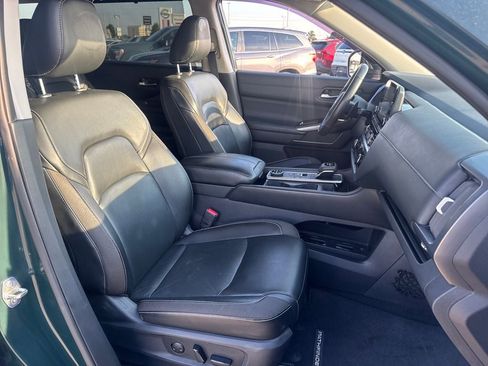 Used 2023 Nissan Pathfinder SL w/ Lighting Package (N92) AWD/4WD image 12