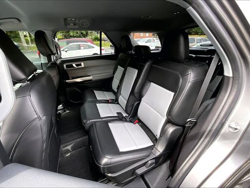Used 2022 Ford Explorer XLT w/ Equipment Group 202A AWD/4WD image 20