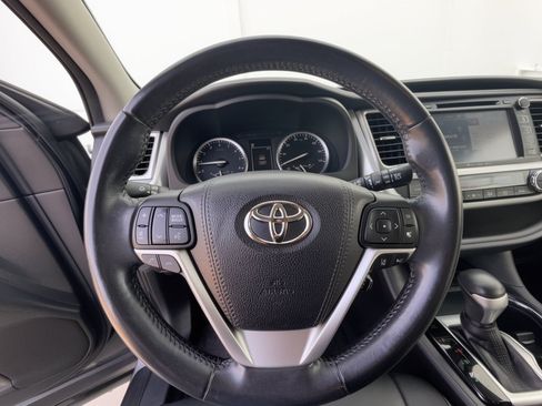 Used 2017 Toyota Highlander XLE FWD image 10