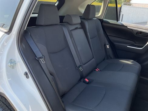 Used 2021 Toyota RAV4 LE AWD/4WD image 20