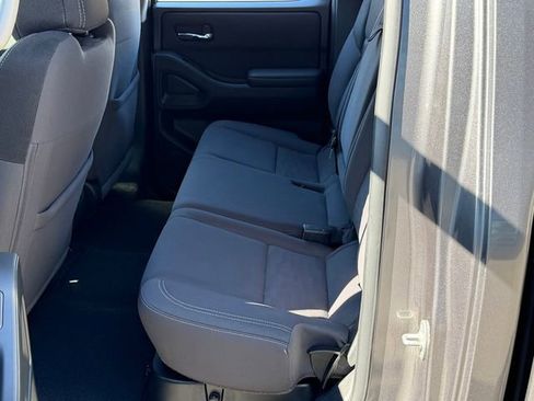 Certified 2022 Nissan Frontier SV image 21