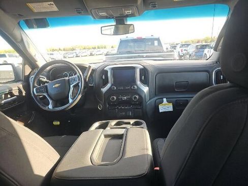 Used 2021 Chevrolet Silverado 1500 LT AWD/4WD image 8