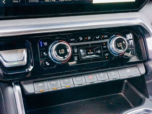 Used 2023 GMC Sierra 1500 Denali w/ Denali Reserve Package AWD/4WD image 23