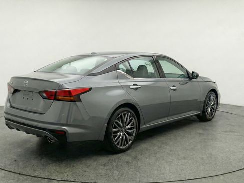 Used 2025 Nissan Altima 2.5 SV FWD image 9