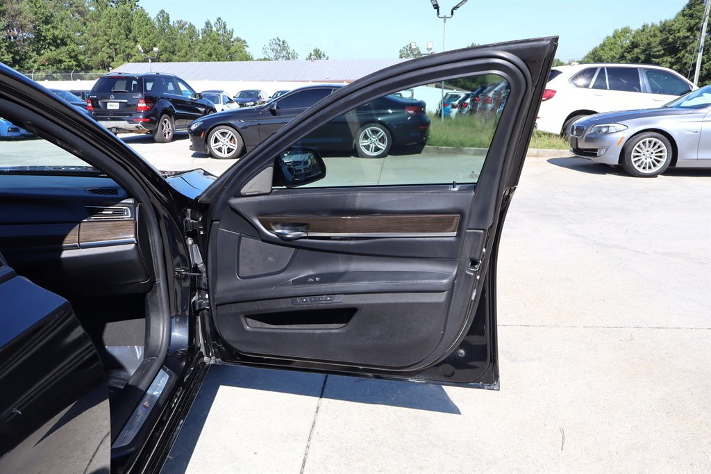 Used 2015 BMW 750Li RWD image 42