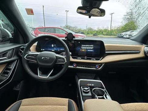 Used 2025 Chevrolet Equinox ACTIV image 9