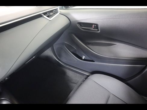 Used 2025 Toyota Corolla LE FWD image 18