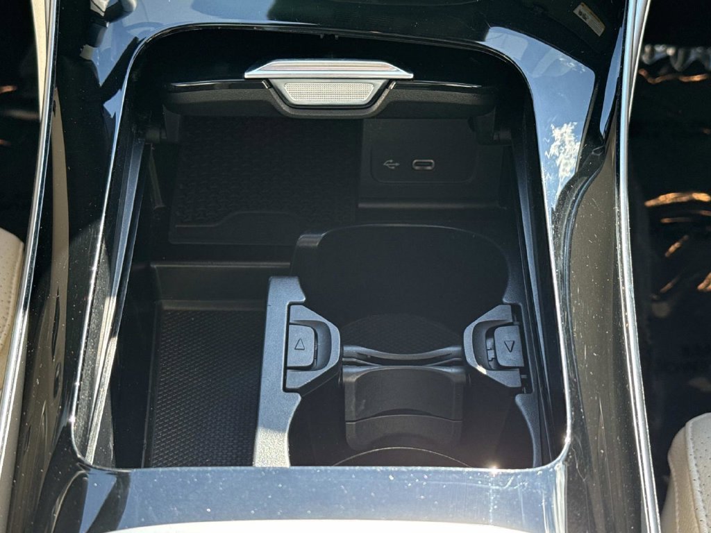 Used 2024 Mercedes-Benz C 300 4MATIC Sedan image 17