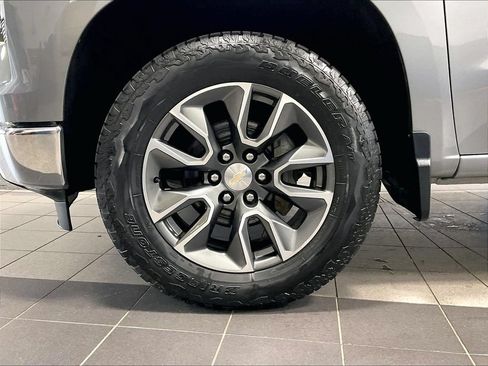Used 2023 Chevrolet Silverado 1500 LT AWD/4WD image 7