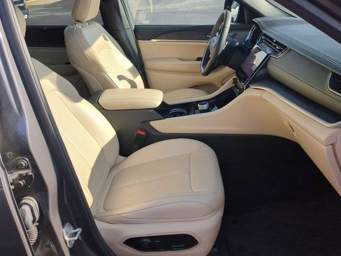 Used 2024 Jeep Grand Cherokee L Limited w/ Luxury Tech Group II image 30