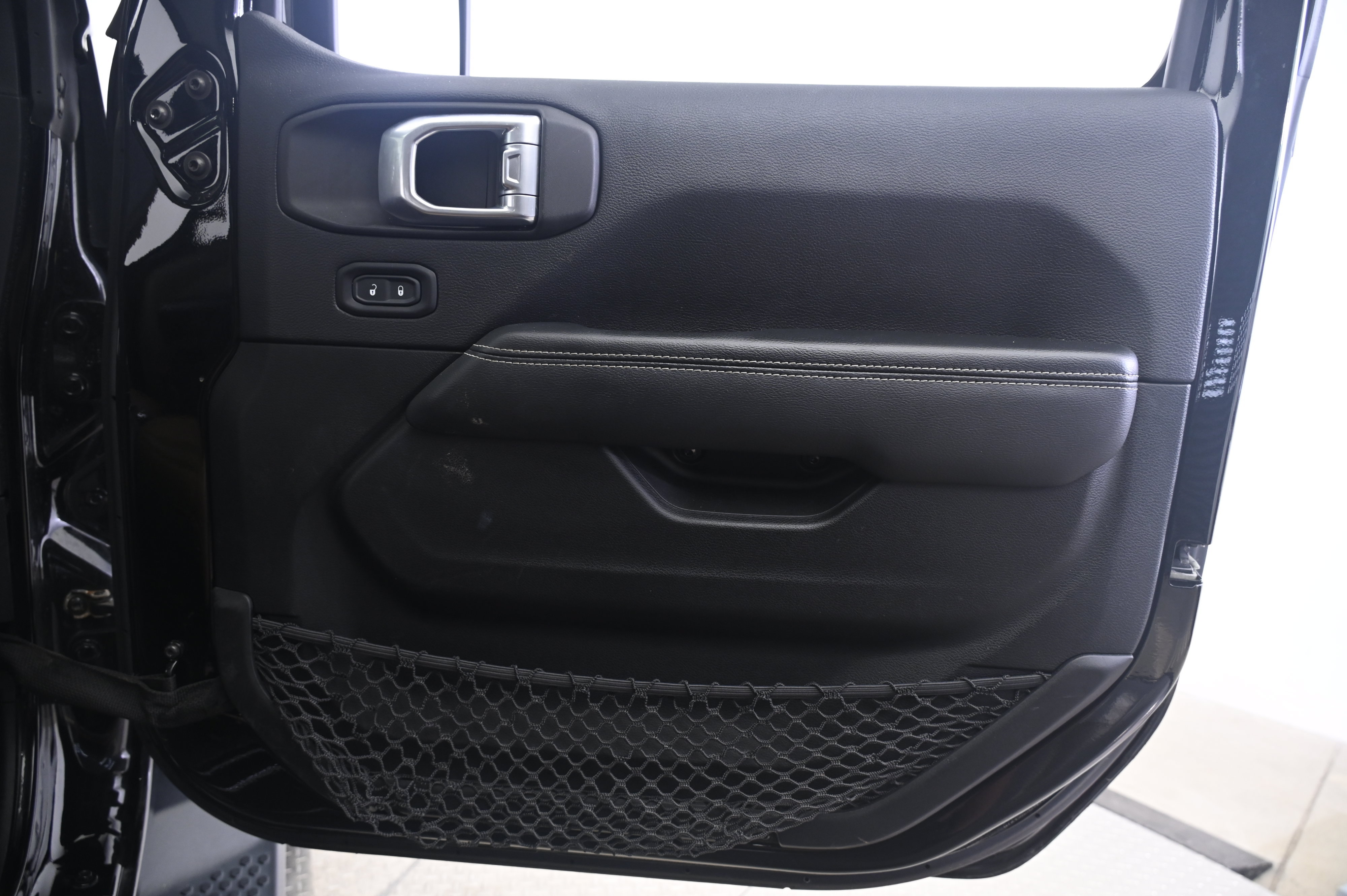 Used 2020 Jeep Wrangler Unlimited Sahara AWD/4WD image 20