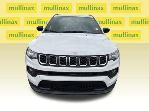 Used 2025 Jeep Compass Latitude image 2