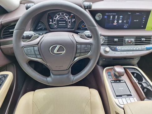 Used 2019 Lexus LS 500 w/ Accessory Package (Z2) RWD image 20