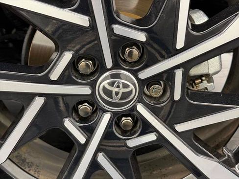 Certified 2025 Toyota Prius Plug-In Hybrid FWD image 17