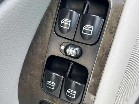 Used 2007 Mercedes-Benz C 230 Sedan image 25