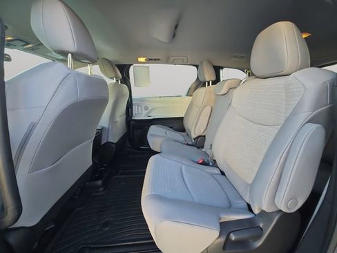 Certified 2025 Toyota Sienna LE FWD image 11