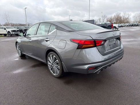 Used 2025 Nissan Altima 2.5 SL FWD image 10
