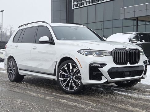 Used 2022 BMW X7 M50i image 2