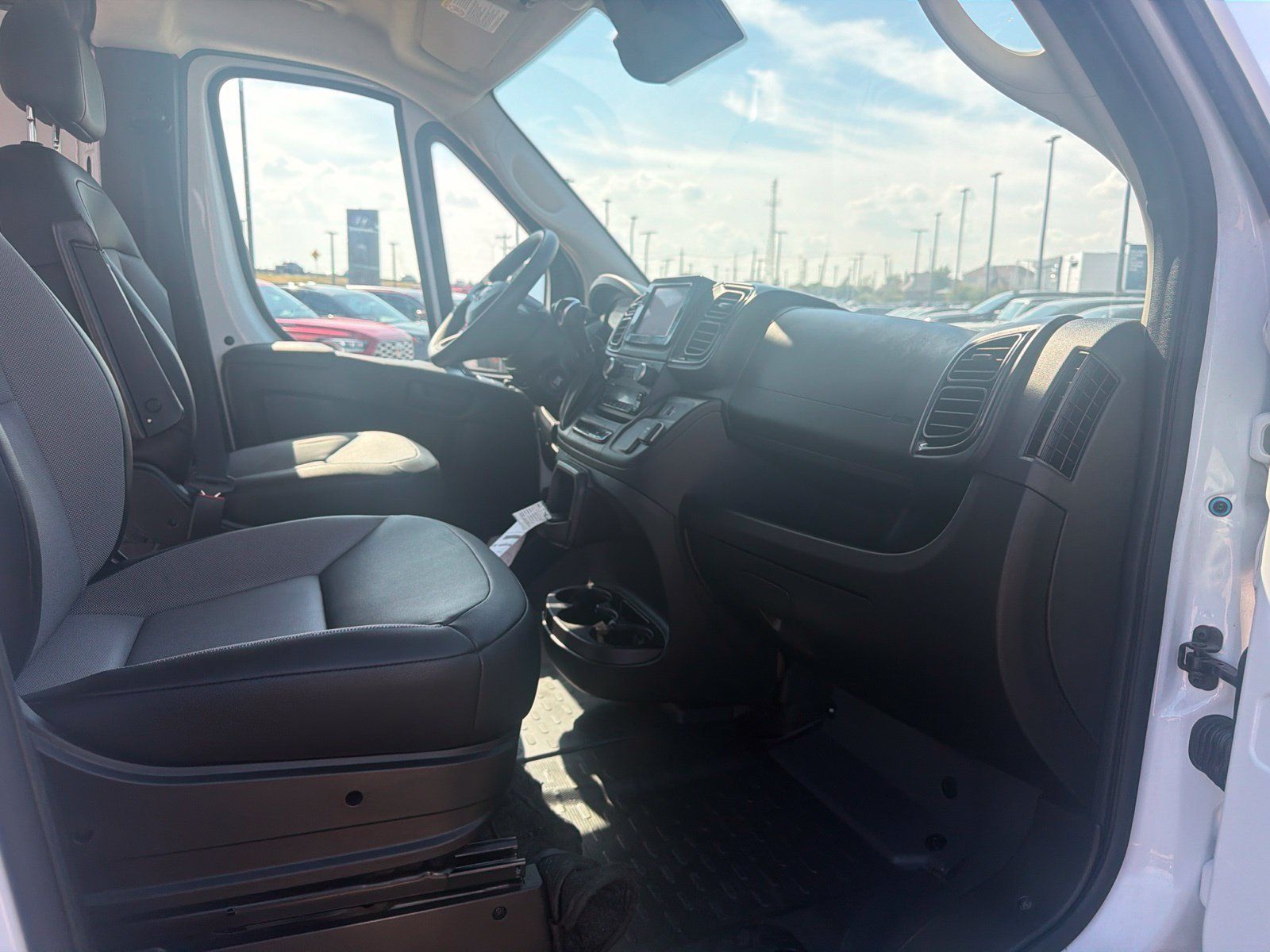 Used 2025 RAM ProMaster 2500 w/ Convenience Group FWD image 10