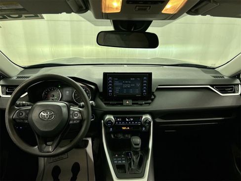 Used 2020 Toyota RAV4 XLE image 18