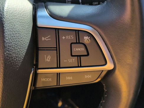 Used 2021 Toyota Highlander LE FWD image 20
