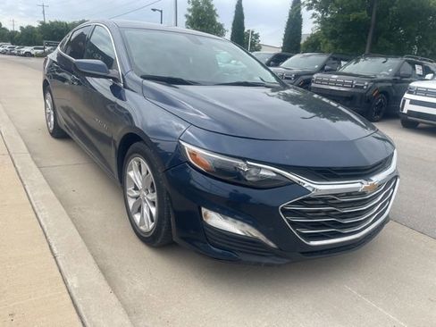 Used 2021 Chevrolet Malibu LT FWD image 1