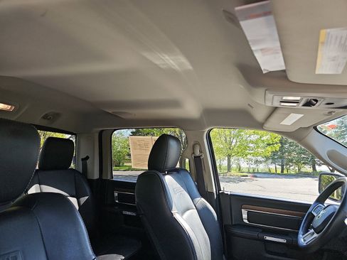 Used 2017 RAM 1500 Laramie w/ Convenience Group AWD/4WD image 13