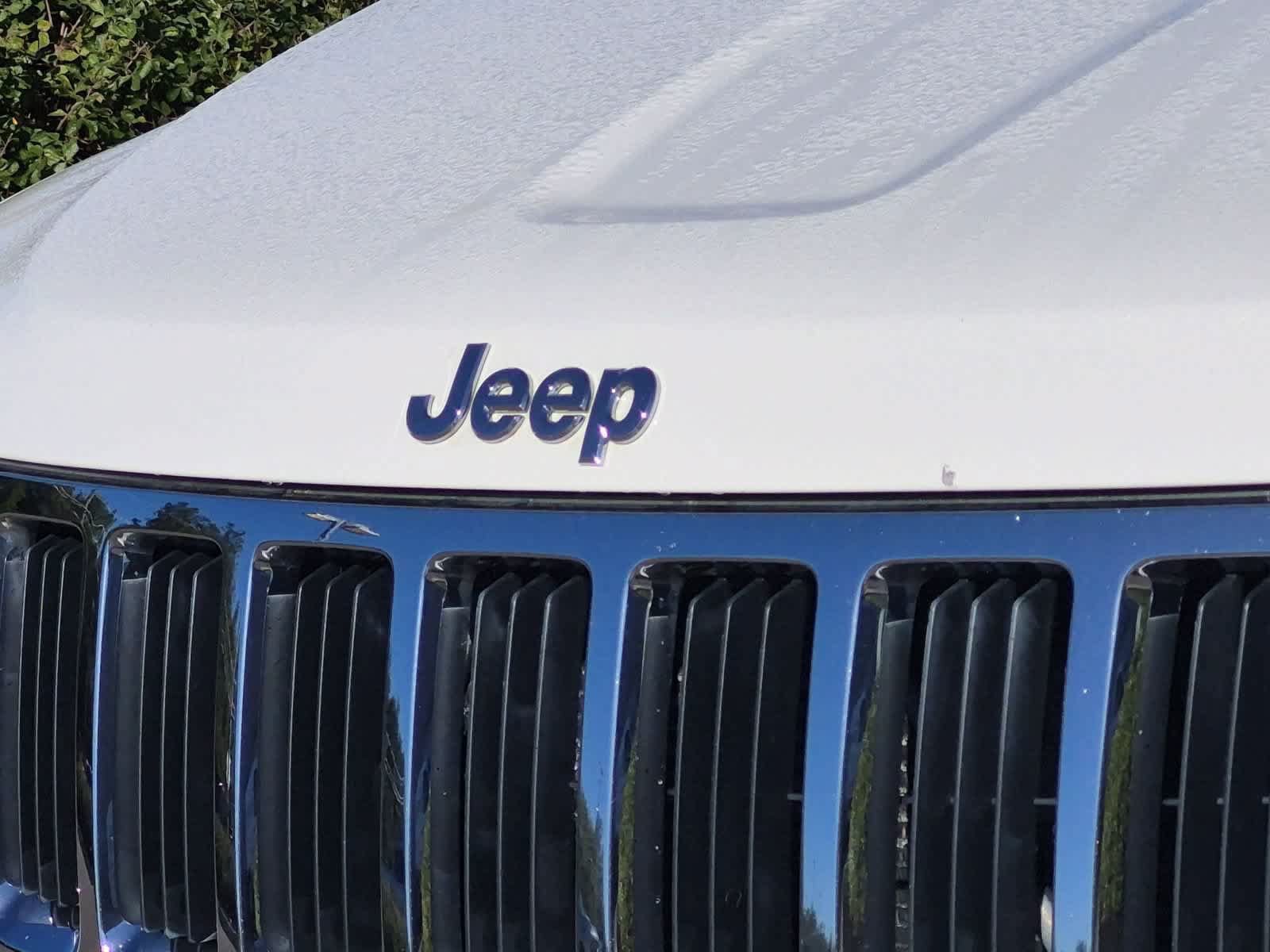 Used 2012 Jeep Grand Cherokee Laredo AWD/4WD image 12