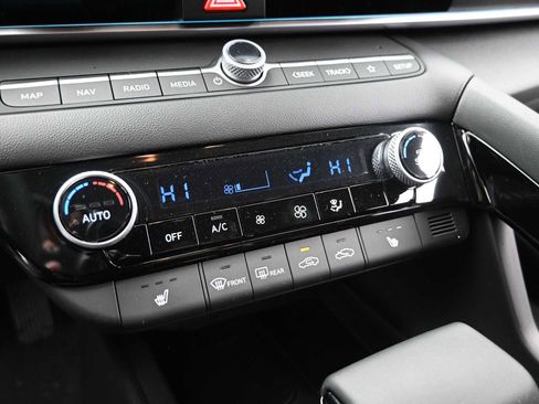 Used 2024 Hyundai Elantra SEL w/ Convenience Package image 16