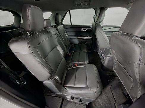 Used 2022 Ford Explorer XLT w/ Equipment Group 202A AWD/4WD image 26