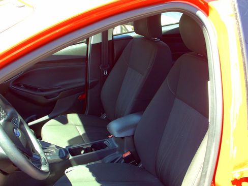 Used 2017 Ford Focus SE FWD image 8