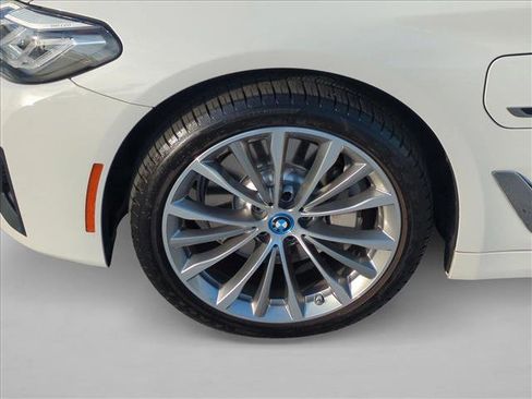Used 2023 BMW 530e w/ Premium Package RWD image 25