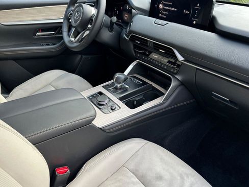 Certified 2025 MAZDA CX-70 Plug-In Hybrid w/ Premium Pkg image 18